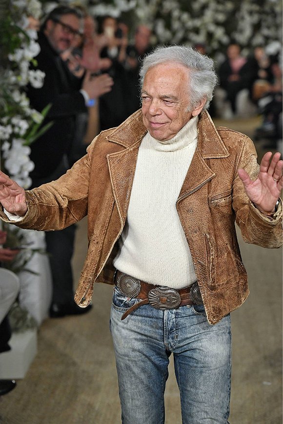 Ralph Lauren在2017秋冬系列發布會后現身謝幕