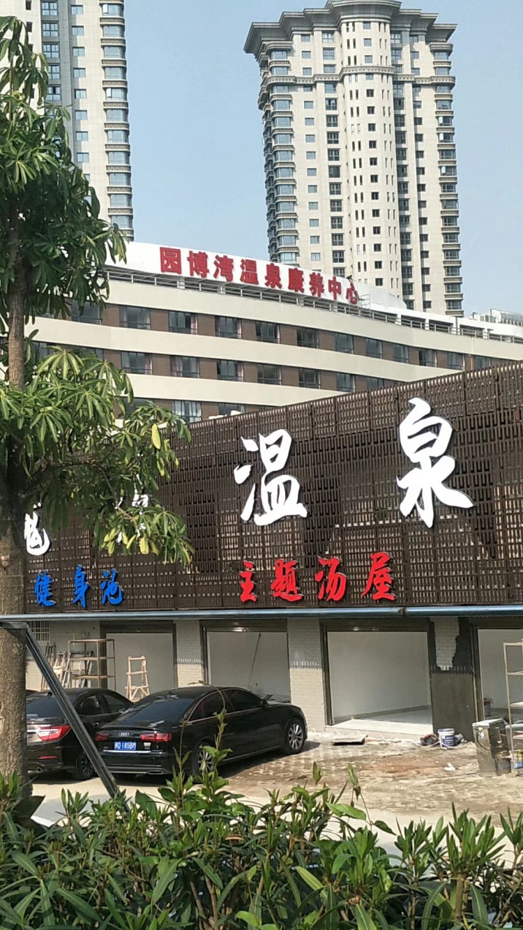 　　廈門集美廣告公司提供廣告招牌制作,標識標牌制作,發光字制作,樓頂樓體標識大字制作,地產施工圍擋,公司LOGO形象墻設計制作安裝等服務