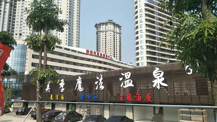 　　廈門集美廣告公司提供廣告招牌制作,標識標牌制作,發光字制作,樓頂樓體標識大字制作,地產施工圍擋,公司LOGO形象墻設計制作安裝等服務